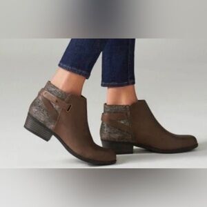 Clarks Addiy Gladys Ankle Booties